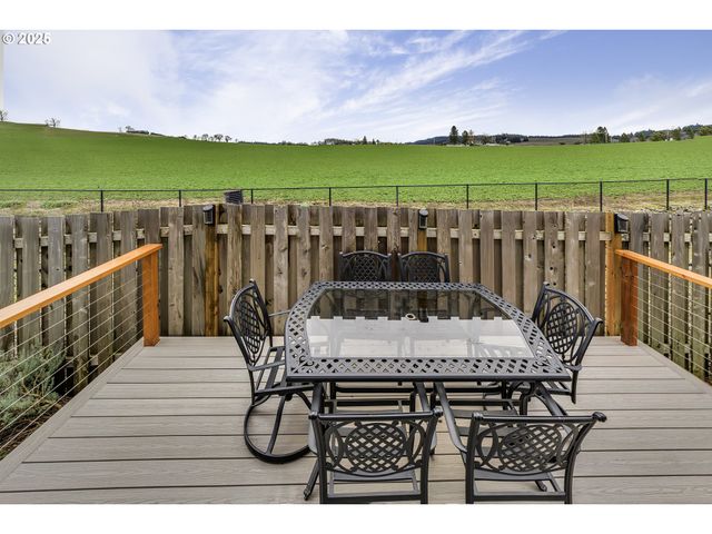 1028 E 16TH St, Lafayette, OR 97127