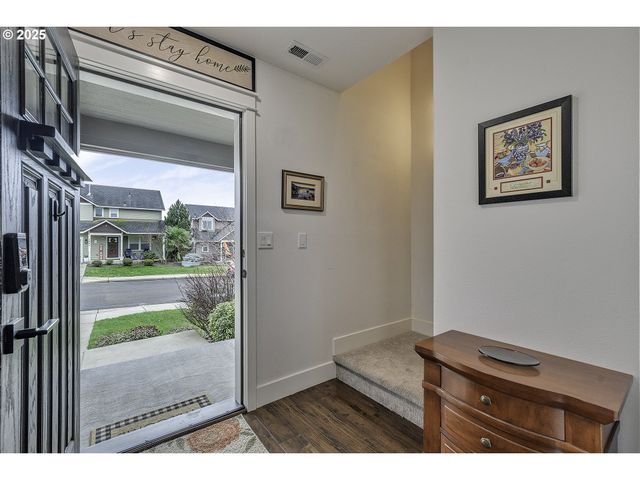 1028 E 16TH St, Lafayette, OR 97127