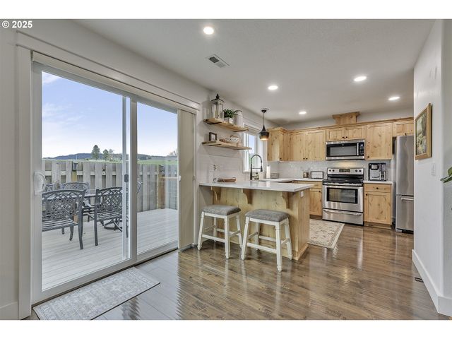 1028 E 16TH St, Lafayette, OR 97127