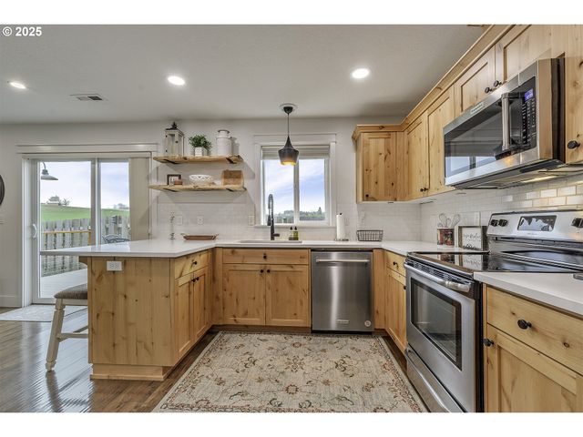 1028 E 16TH St, Lafayette, OR 97127