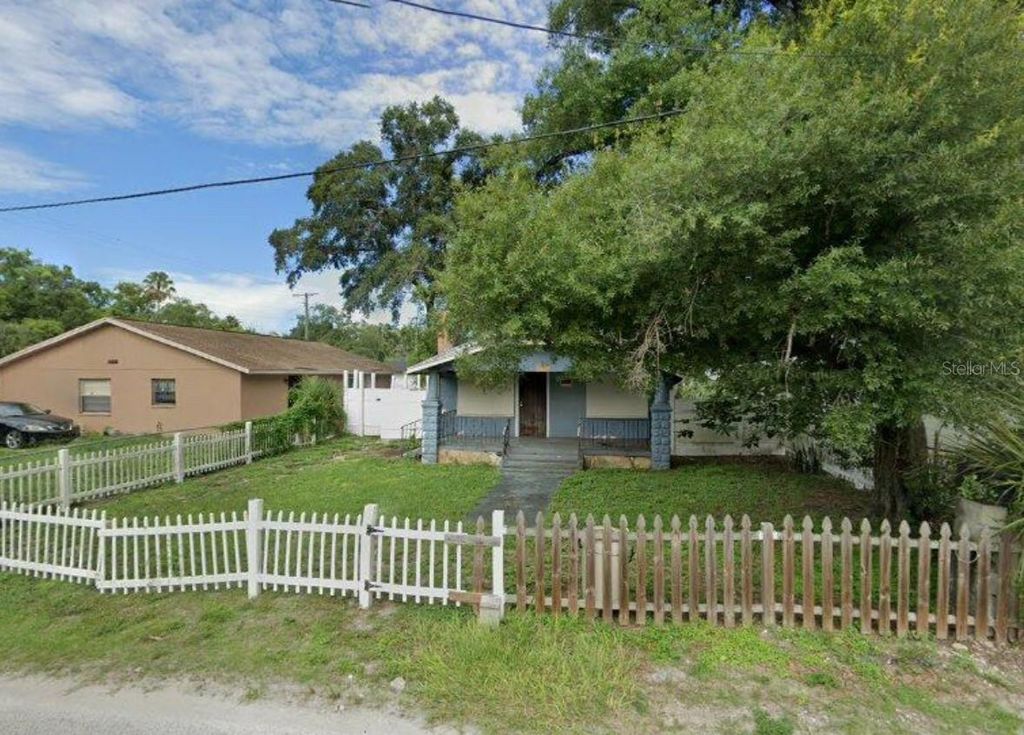8204 N ELMER STREET, Tampa, FL 33604