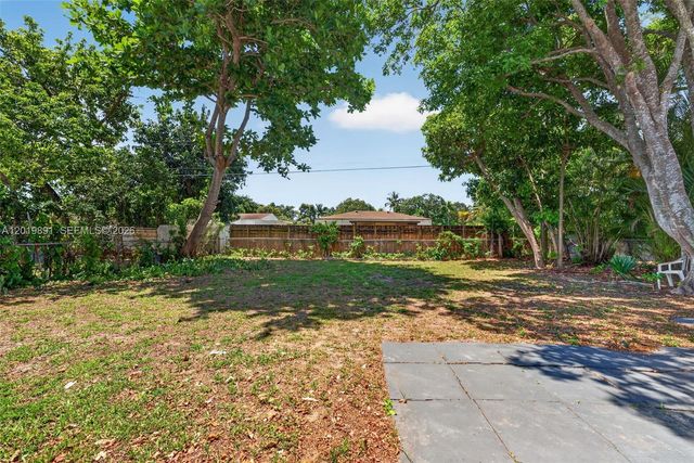 280 NW 101st St, Miami, FL 33150
