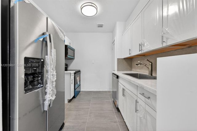280 NW 101st St, Miami, FL 33150