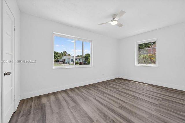280 NW 101st St, Miami, FL 33150
