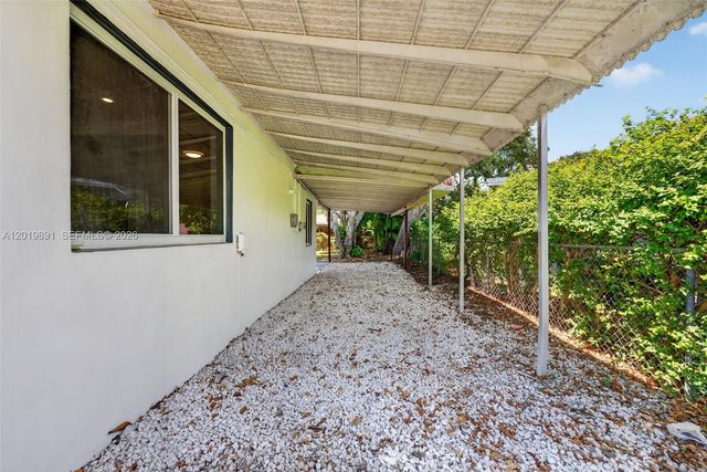 280 NW 101st St, Miami, FL 33150