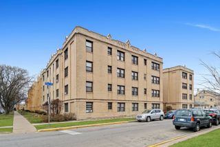 6817 W 21st Street 703, Berwyn, IL 60402