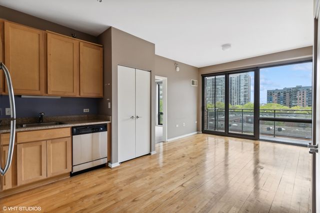 1 E 8th Street 405, Chicago, IL 60605