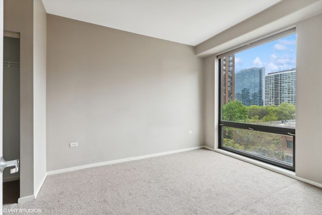 1 E 8th Street 405, Chicago, IL 60605