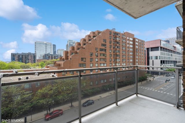 1 E 8th Street 405, Chicago, IL 60605