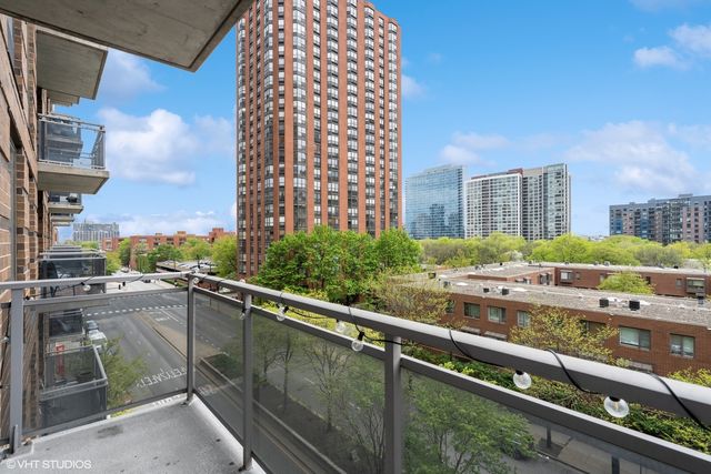 1 E 8th Street 405, Chicago, IL 60605