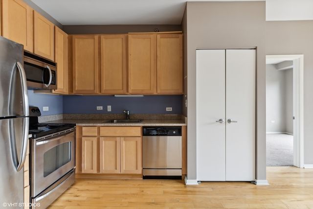 1 E 8th Street 405, Chicago, IL 60605