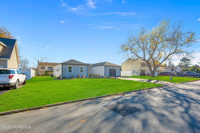 28 Bayberry Drive, Lanoka Harbor, NJ 08734