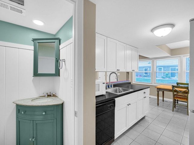 416 Manor Court B, New Lenox, IL 60451