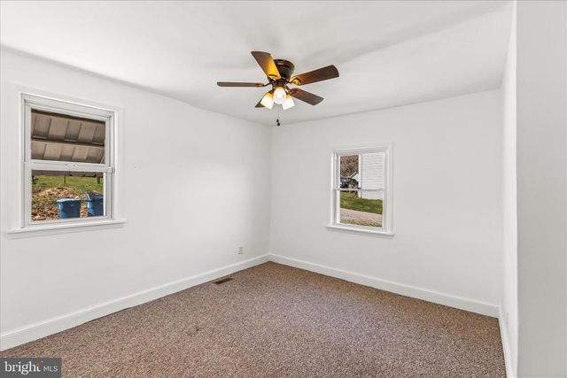 124 S MAIN ST, Seven Valleys, PA 17360