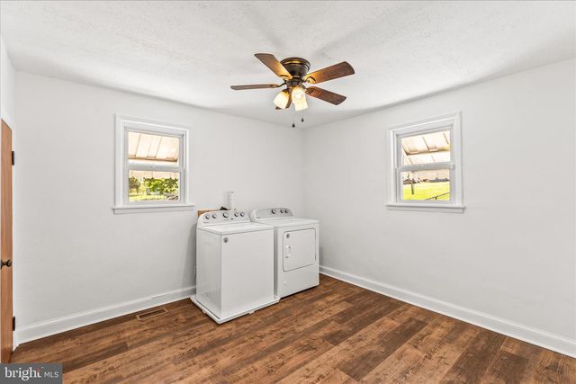 124 S MAIN ST, Seven Valleys, PA 17360