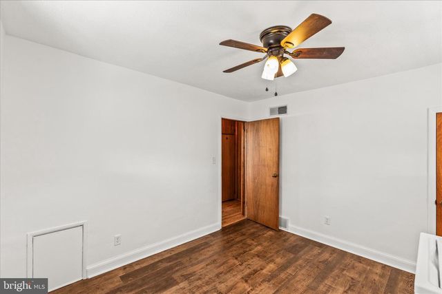 124 S MAIN ST, Seven Valleys, PA 17360