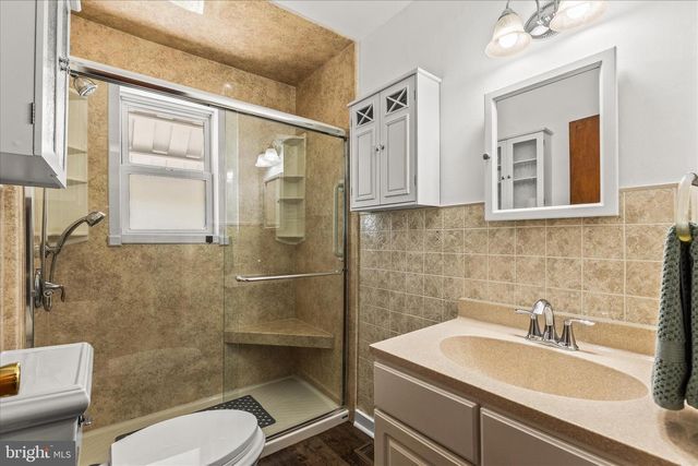 124 S MAIN ST, Seven Valleys, PA 17360