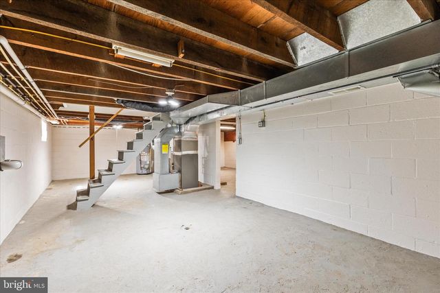 124 S MAIN ST, Seven Valleys, PA 17360