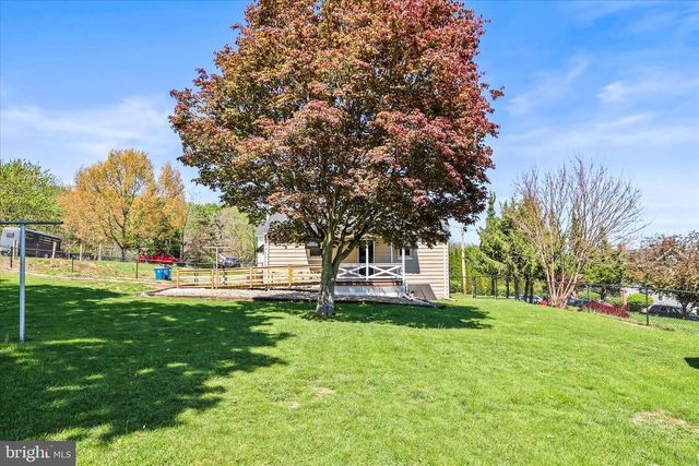 124 S MAIN ST, Seven Valleys, PA 17360