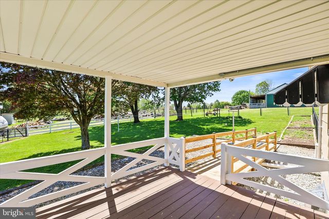124 S MAIN ST, Seven Valleys, PA 17360