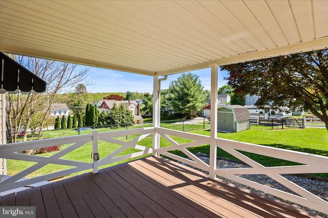 124 S MAIN ST, Seven Valleys, PA 17360