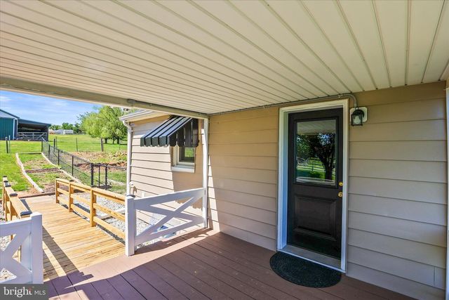 124 S MAIN ST, Seven Valleys, PA 17360