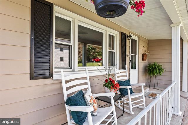124 S MAIN ST, Seven Valleys, PA 17360