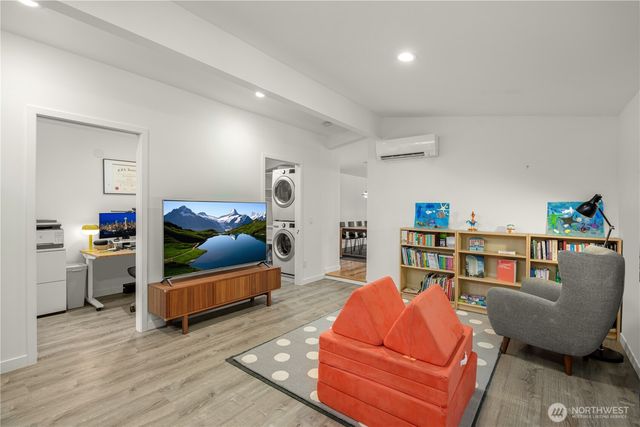 2414 161st Avenue NE, Bellevue, WA 98008
