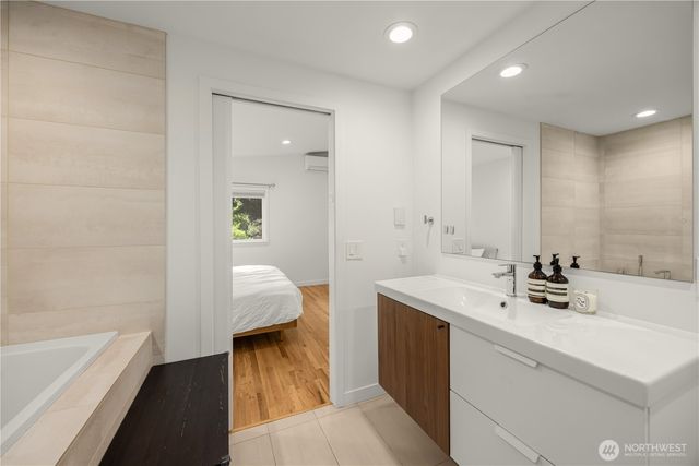 2414 161st Avenue NE, Bellevue, WA 98008