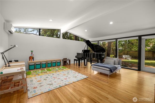 2414 161st Avenue NE, Bellevue, WA 98008