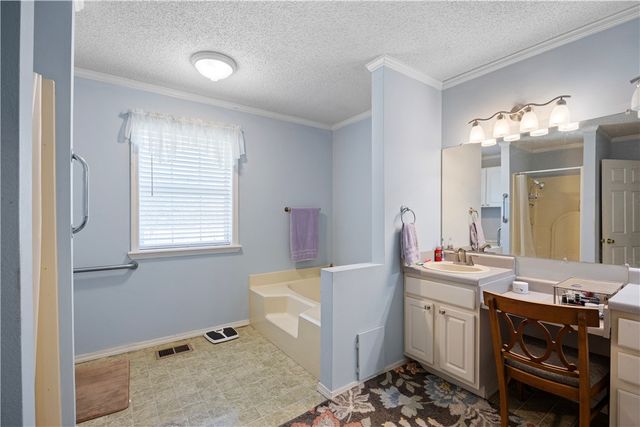 10037 Cloverleaf Drive, Dardanelle, AR 72834