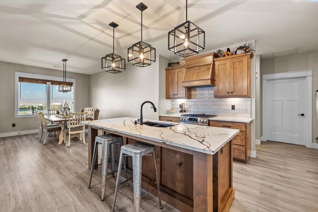 113 Columbia Bluff Lane, Pasco, WA 99301