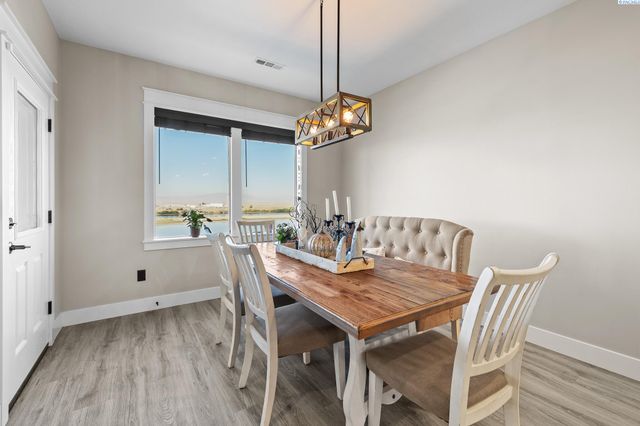 113 Columbia Bluff Lane, Pasco, WA 99301