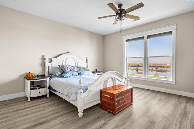 113 Columbia Bluff Lane, Pasco, WA 99301