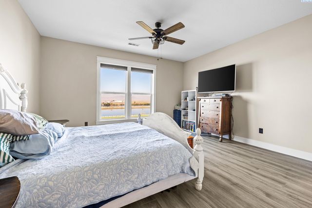 113 Columbia Bluff Lane, Pasco, WA 99301