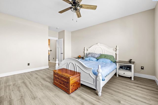 113 Columbia Bluff Lane, Pasco, WA 99301