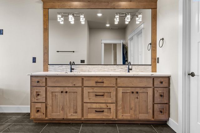 113 Columbia Bluff Lane, Pasco, WA 99301