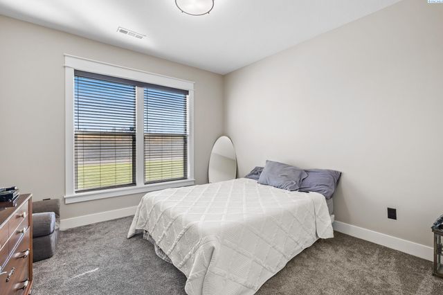 113 Columbia Bluff Lane, Pasco, WA 99301