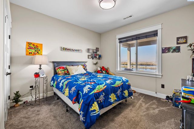 113 Columbia Bluff Lane, Pasco, WA 99301