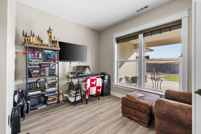 113 Columbia Bluff Lane, Pasco, WA 99301