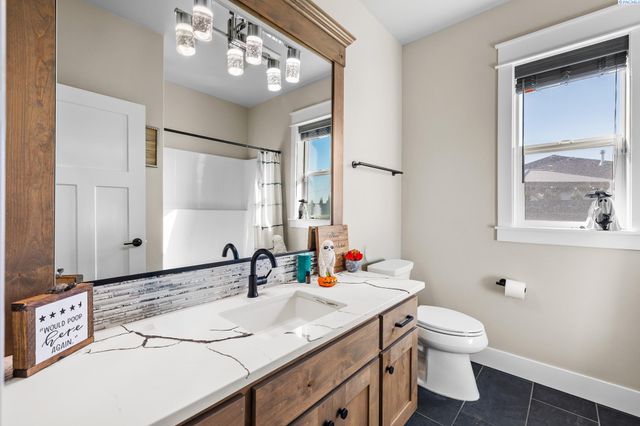 113 Columbia Bluff Lane, Pasco, WA 99301