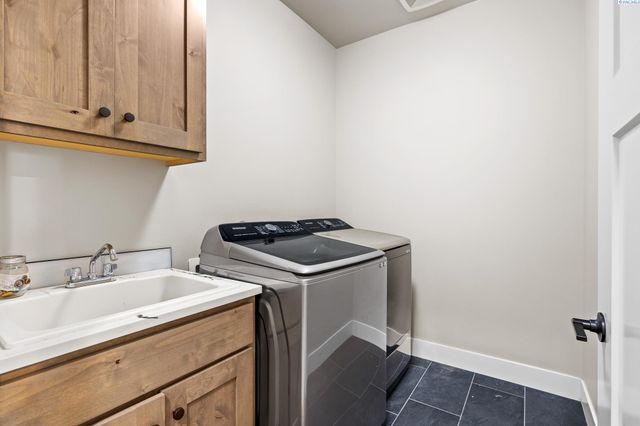 113 Columbia Bluff Lane, Pasco, WA 99301