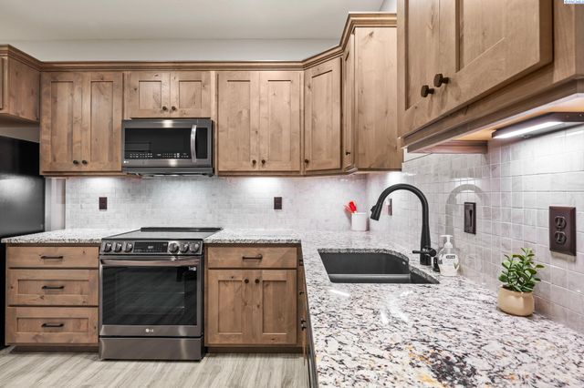 113 Columbia Bluff Lane, Pasco, WA 99301