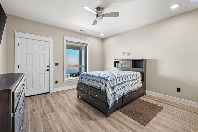 113 Columbia Bluff Lane, Pasco, WA 99301