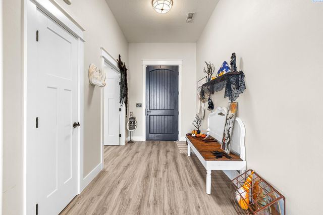 113 Columbia Bluff Lane, Pasco, WA 99301