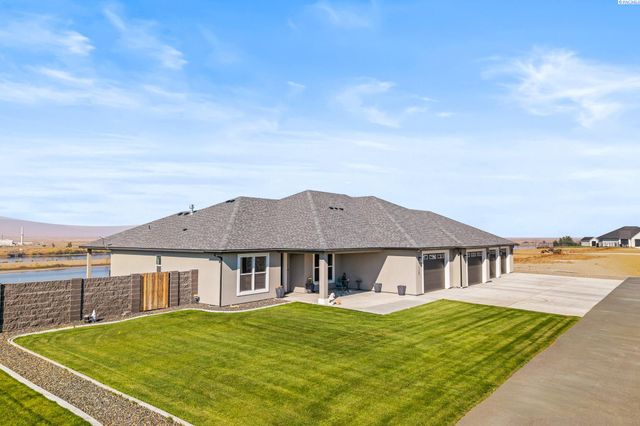 113 Columbia Bluff Lane, Pasco, WA 99301