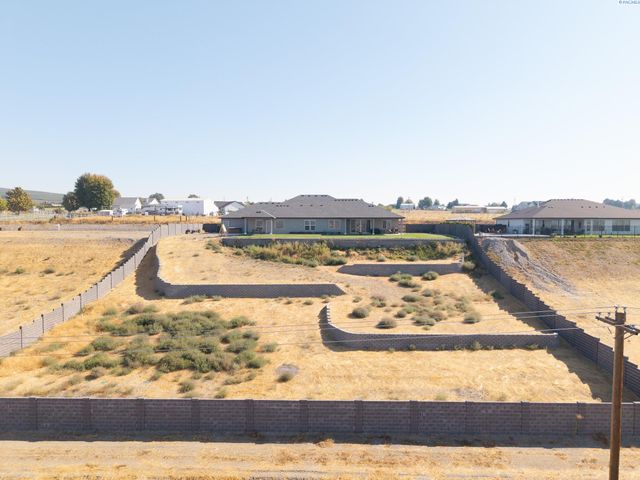 113 Columbia Bluff Lane, Pasco, WA 99301