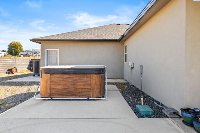 113 Columbia Bluff Lane, Pasco, WA 99301