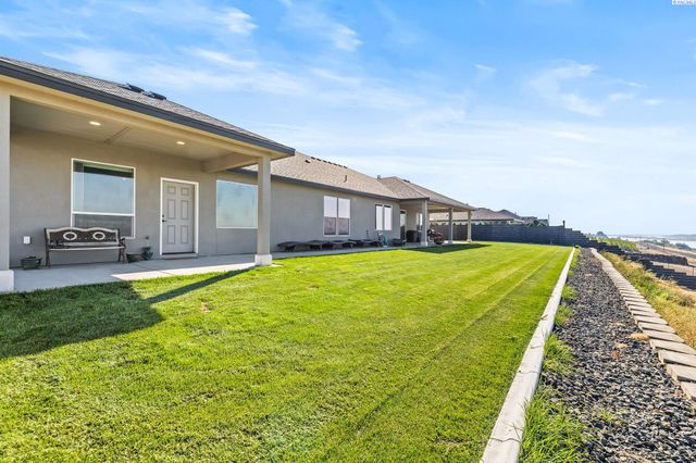 113 Columbia Bluff Lane, Pasco, WA 99301