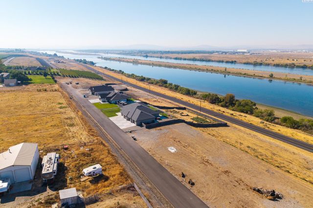 113 Columbia Bluff Lane, Pasco, WA 99301